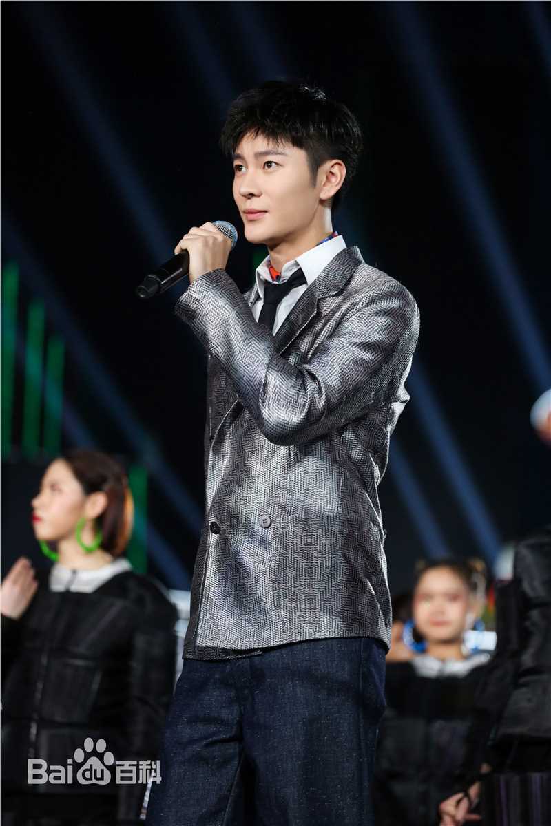 王嘉(Jevon Wang)参加央视春晚前后照片