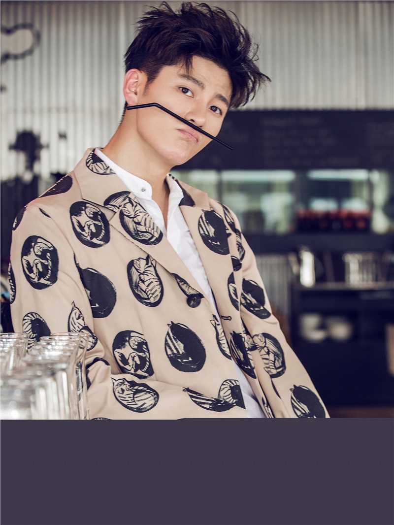 王嘉(Jevon Wang)ELLE SHOP素颜照壁纸