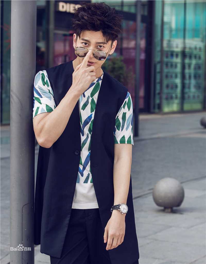 王嘉(Jevon Wang)ELLE SHOP素颜照壁纸