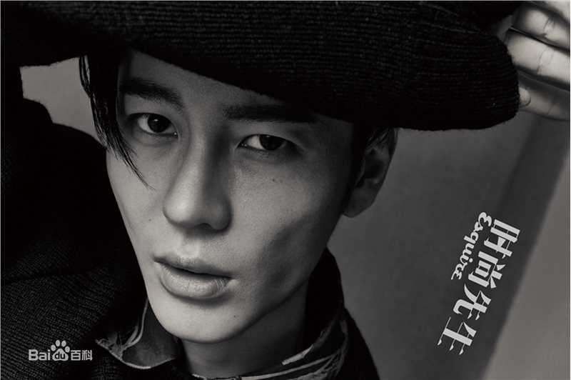 精选王嘉(Jevon Wang)在《时尚先生Esquire》中的图册