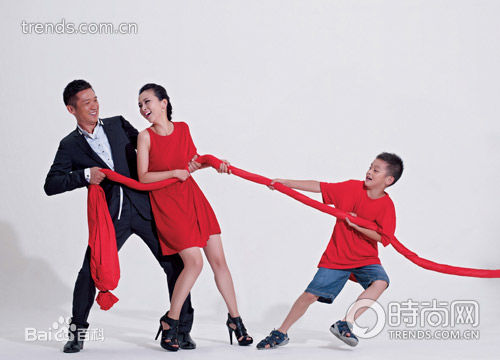 黄志忠一家三口图片图册