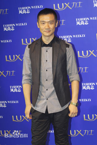 黄志忠一家三口图片图册