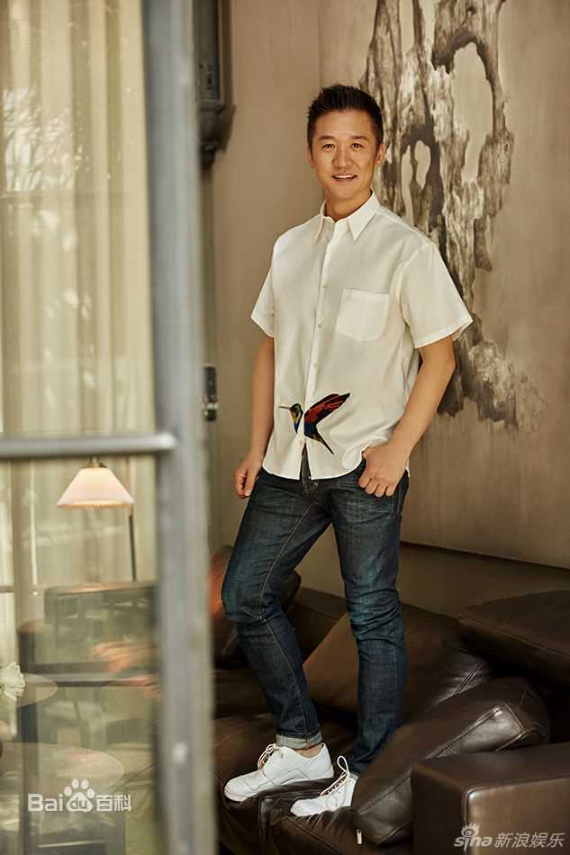 最新黄志忠性感图片