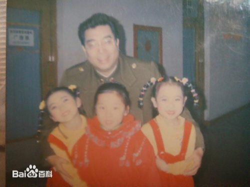 景甜(Jing Tian)童年照片生活照相册