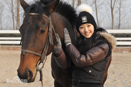 景甜(Jing Tian)学骑马图片图集