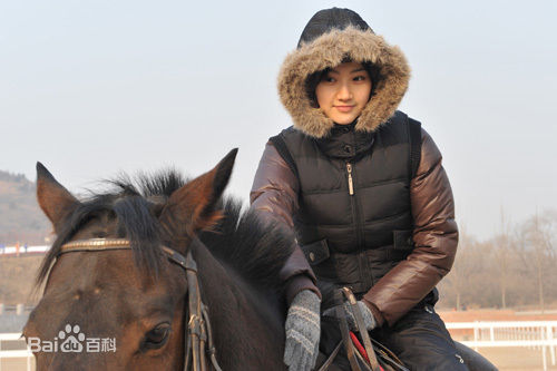 景甜(Jing Tian)学骑马图片图集