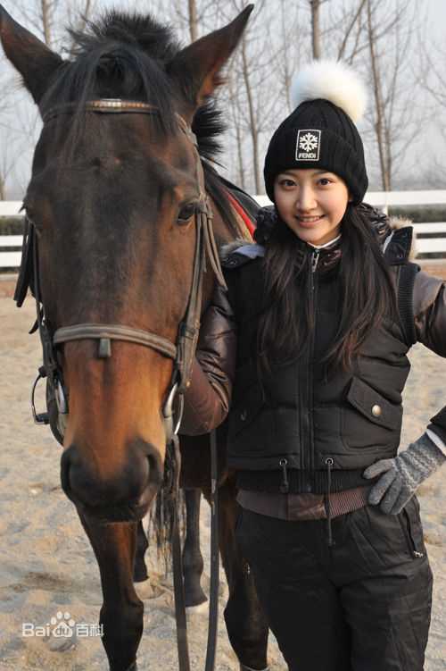 景甜(Jing Tian)学骑马图片图集