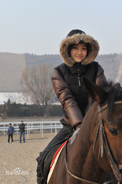 景甜(Jing Tian)学骑马图片图集
