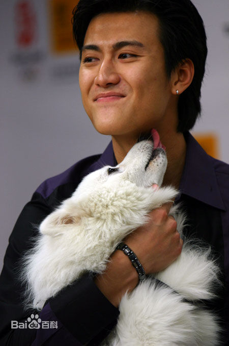 戚迹(Miracle)2009年携爱犬做客搜狐前后照片