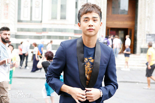 李茂(Caesar)最新时装周壁纸