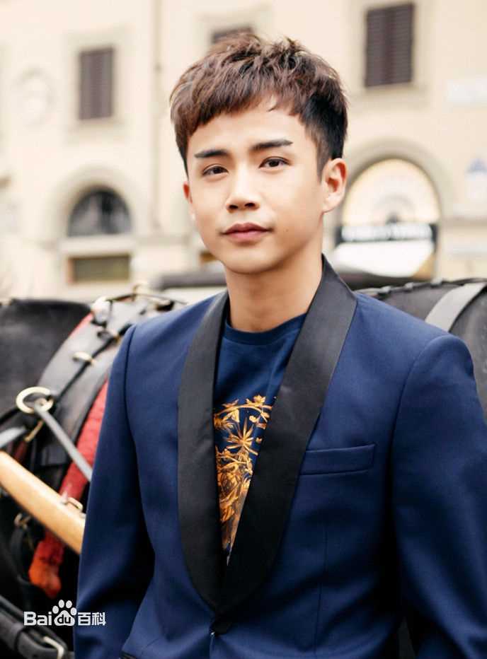 李茂(Caesar)最新时装周壁纸