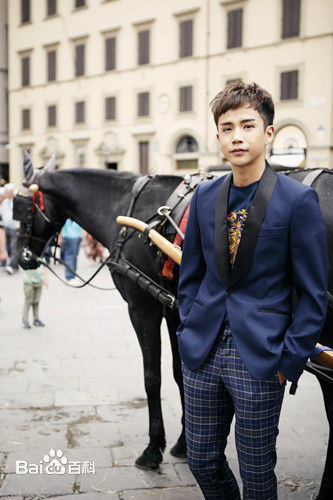 李茂(Caesar)最新时装周壁纸