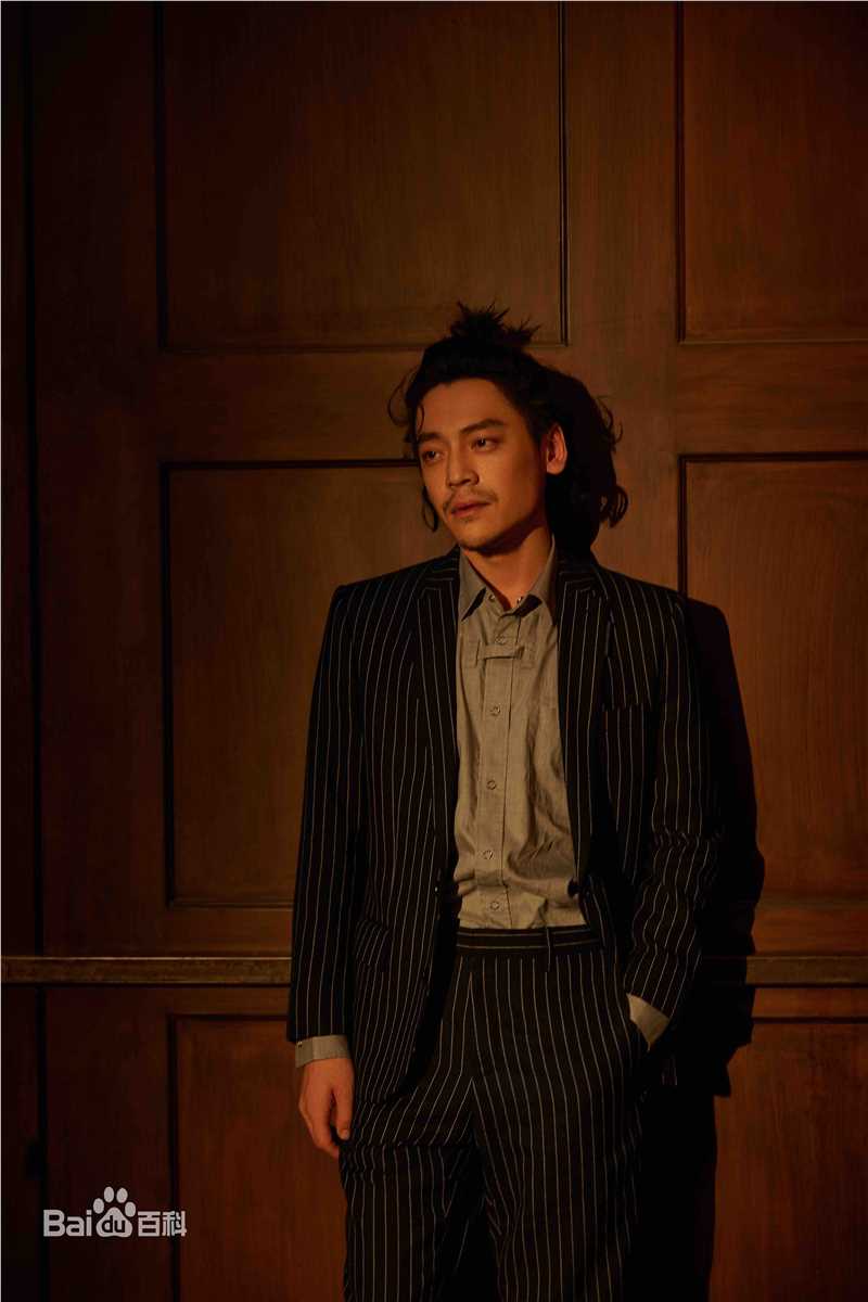 王紫逸(Leo)精选黑色西装图册