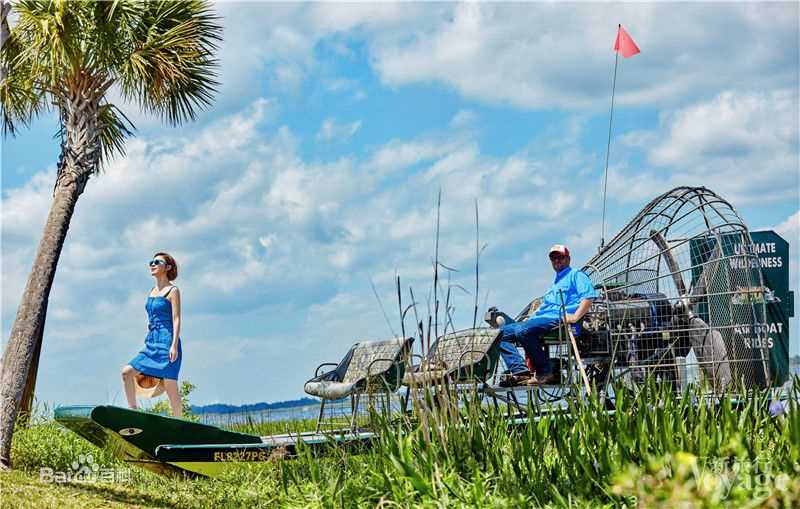 最新袁姗姗(Mabel Yuan)在《新旅行》2016年8月刊中的壁纸