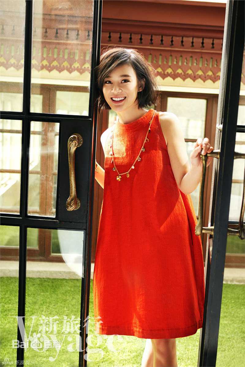 最新袁姗姗(Mabel Yuan)在《新旅行》2016年8月刊中的壁纸