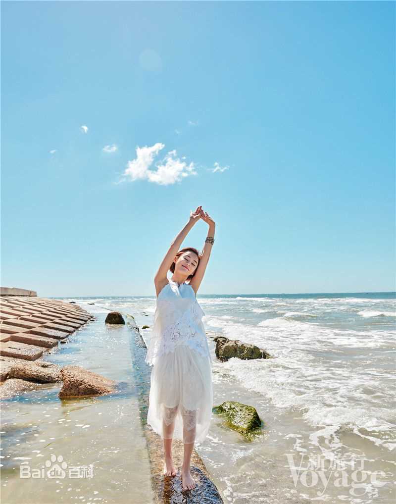 最新袁姗姗(Mabel Yuan)在《新旅行》2016年8月刊中的壁纸