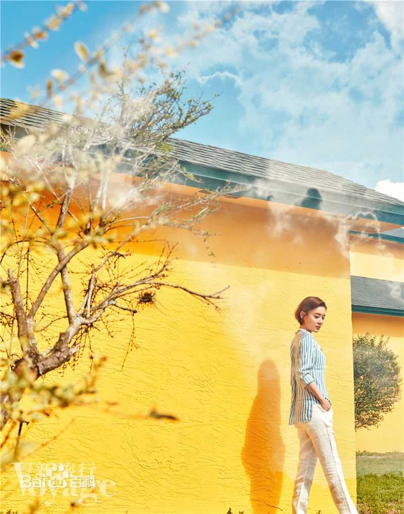 最新袁姗姗(Mabel Yuan)在《新旅行》2016年8月刊中的壁纸