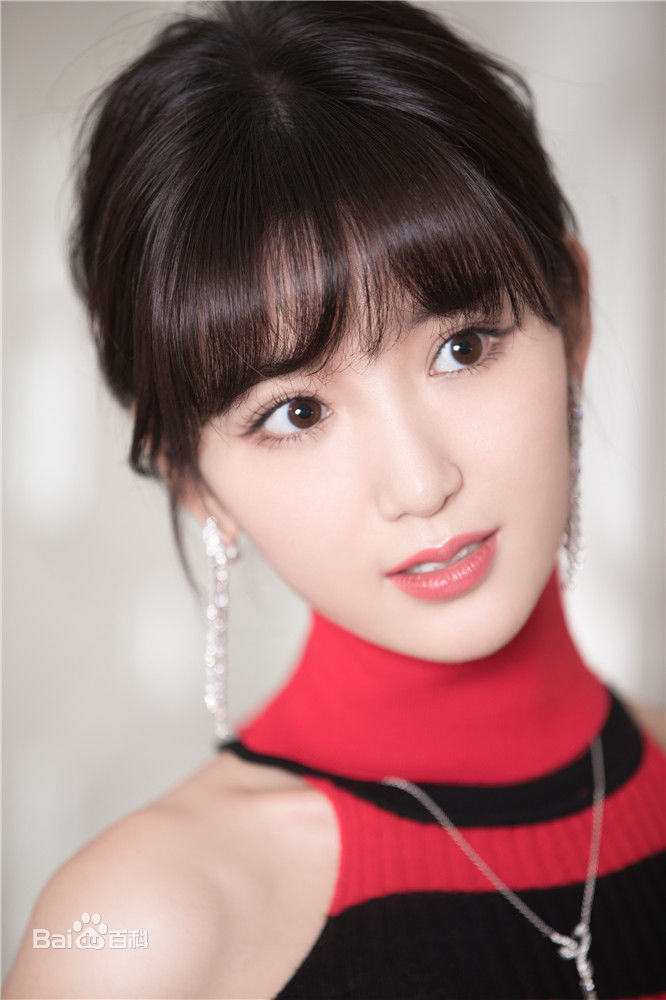 毛晓彤(Rachel Momo)街拍前后照片