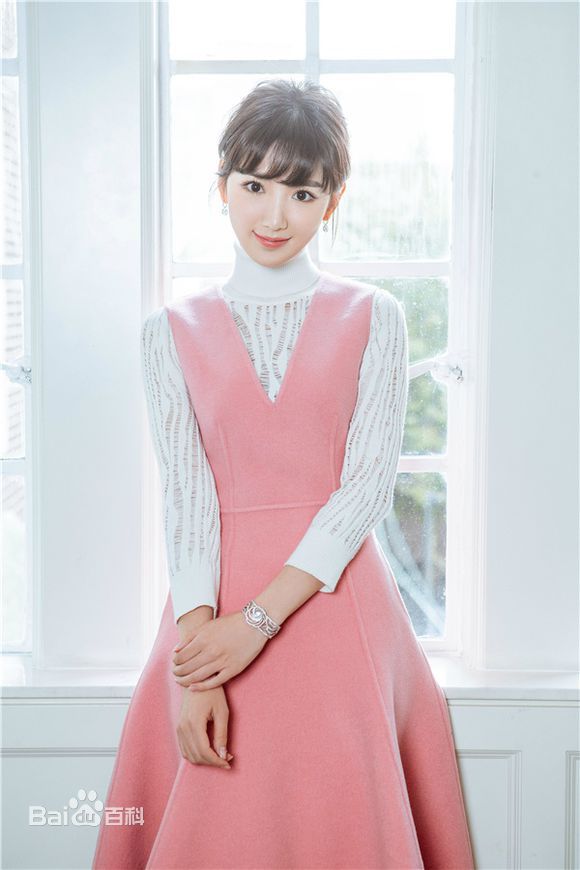 毛晓彤(Rachel Momo)街拍前后照片