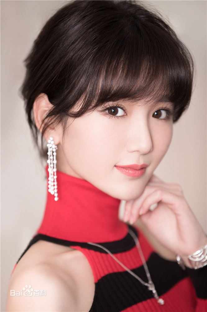 毛晓彤(Rachel Momo)街拍前后照片