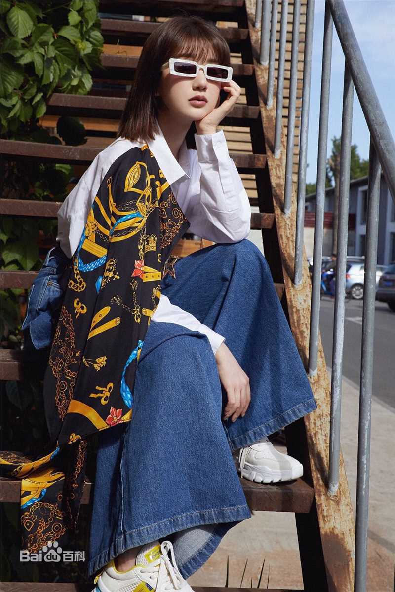 毛晓彤(Rachel Momo)街拍前后照片