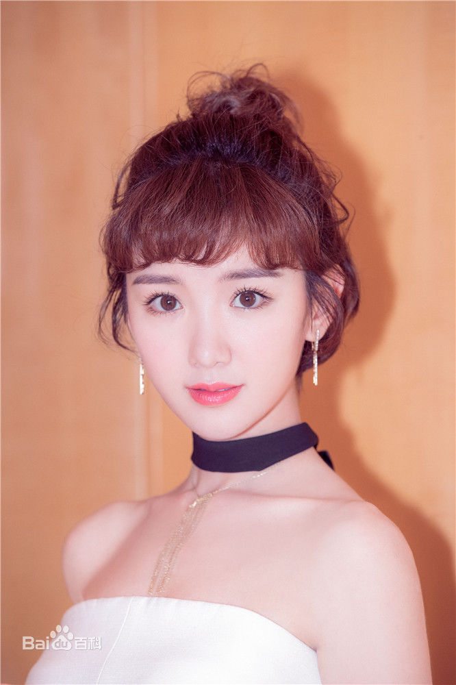 毛晓彤(Rachel Momo)街拍前后照片