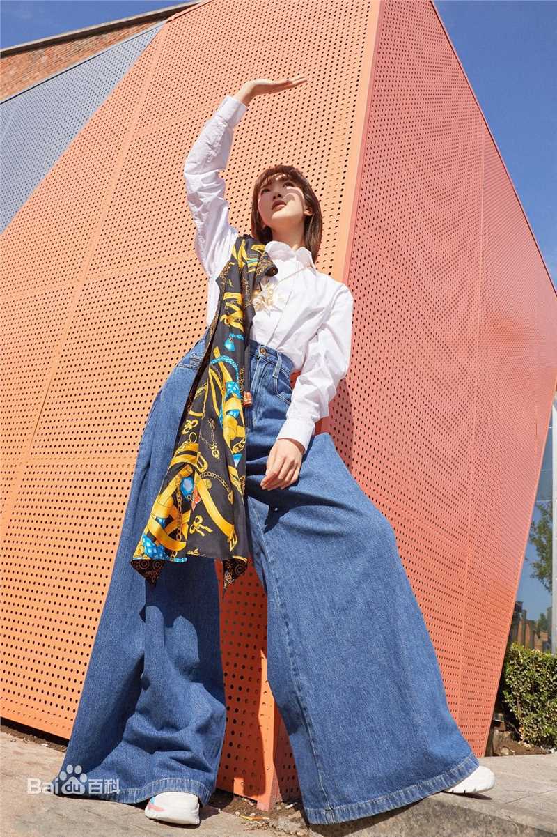 毛晓彤(Rachel Momo)街拍前后照片