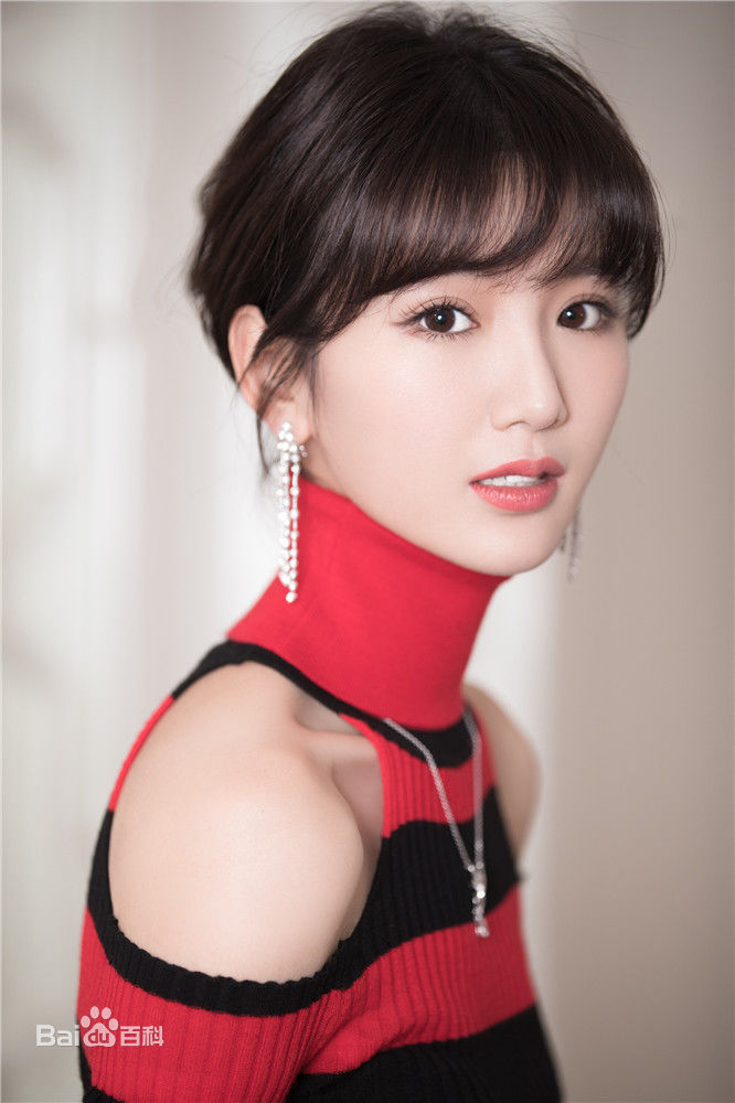 毛晓彤(Rachel Momo)街拍前后照片