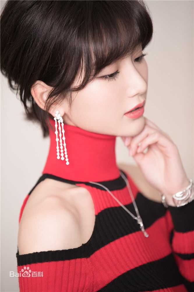 毛晓彤(Rachel Momo)街拍前后照片