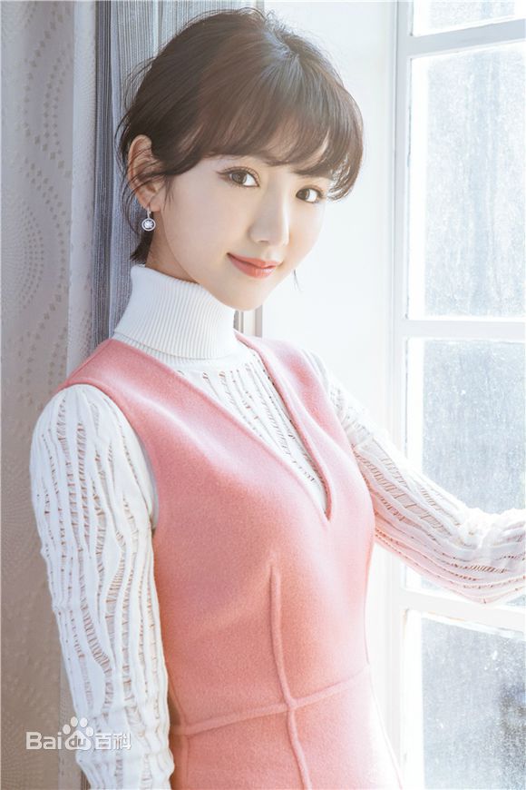 毛晓彤(Rachel Momo)街拍前后照片