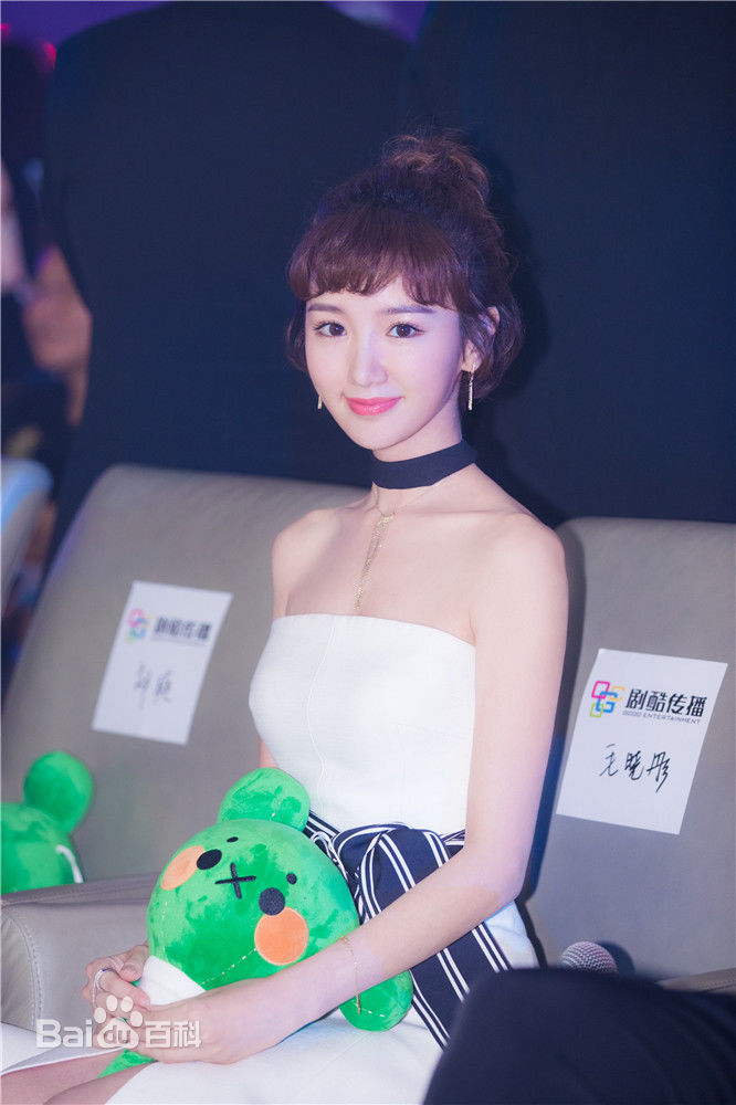 毛晓彤(Rachel Momo)街拍前后照片