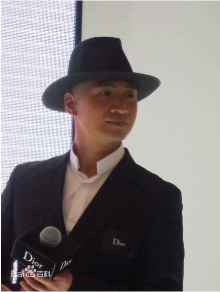 何晟铭(Michael)昆明Dior雪精灵之旅性感图片壁纸