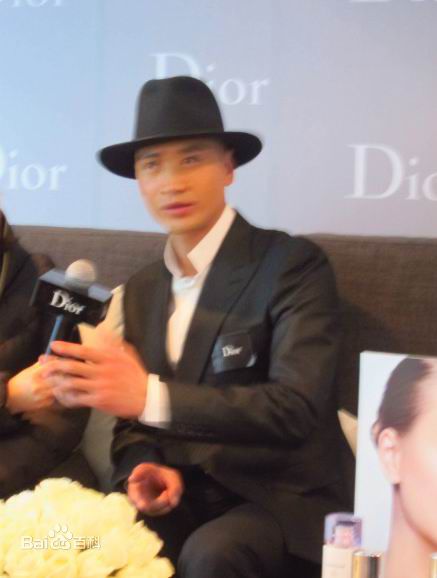 何晟铭(Michael)昆明Dior雪精灵之旅性感图片壁纸