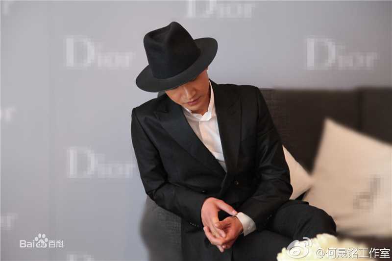 何晟铭(Michael)昆明Dior雪精灵之旅性感图片壁纸