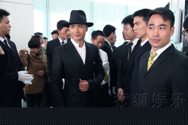 何晟铭(Michael)昆明Dior雪精灵之旅性感图片壁纸