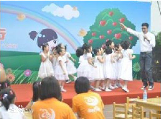 何晟铭(Michael)带领孩子现场跳舞图册