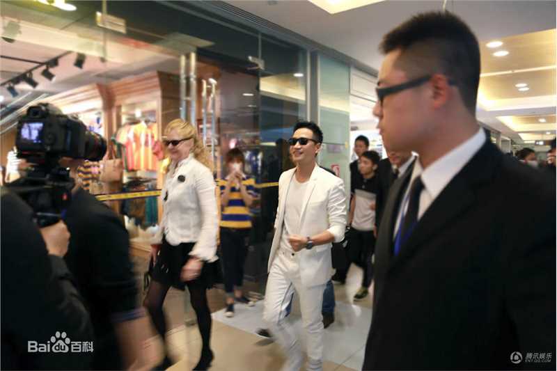 何晟铭(Michael)现身沈阳出席活动前后照片