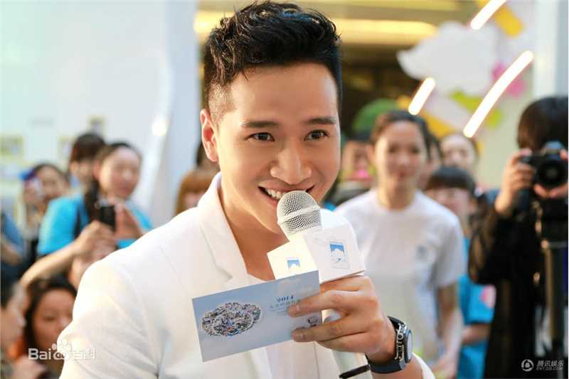 何晟铭(Michael)现身沈阳出席活动前后照片