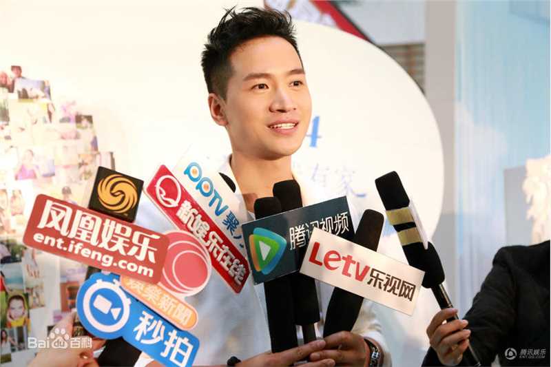 何晟铭(Michael)现身沈阳出席活动前后照片