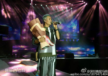 何晟铭(Michael)深圳秀色乐客时尚盛典演唱会前后照片