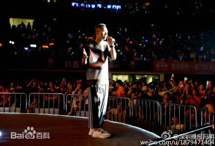 何晟铭(Michael)深圳秀色乐客时尚盛典演唱会前后照片