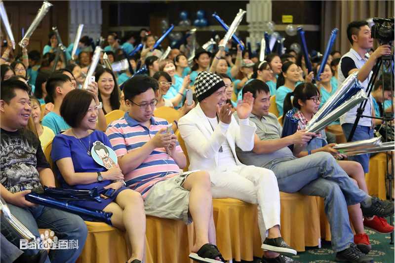 何晟铭(Michael)荷花节素颜照壁纸