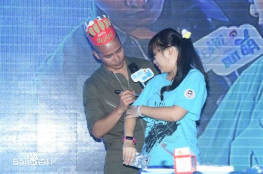 何晟铭(Michael)荷花节素颜照壁纸