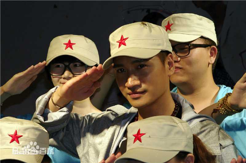 何晟铭(Michael)荷花节素颜照壁纸