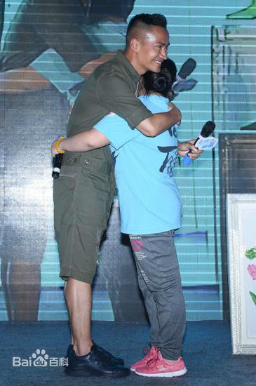 何晟铭(Michael)荷花节素颜照壁纸