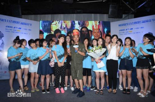 何晟铭(Michael)荷花节素颜照壁纸