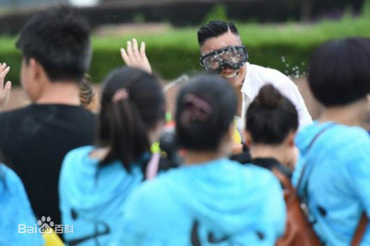 何晟铭(Michael)荷花节素颜照壁纸