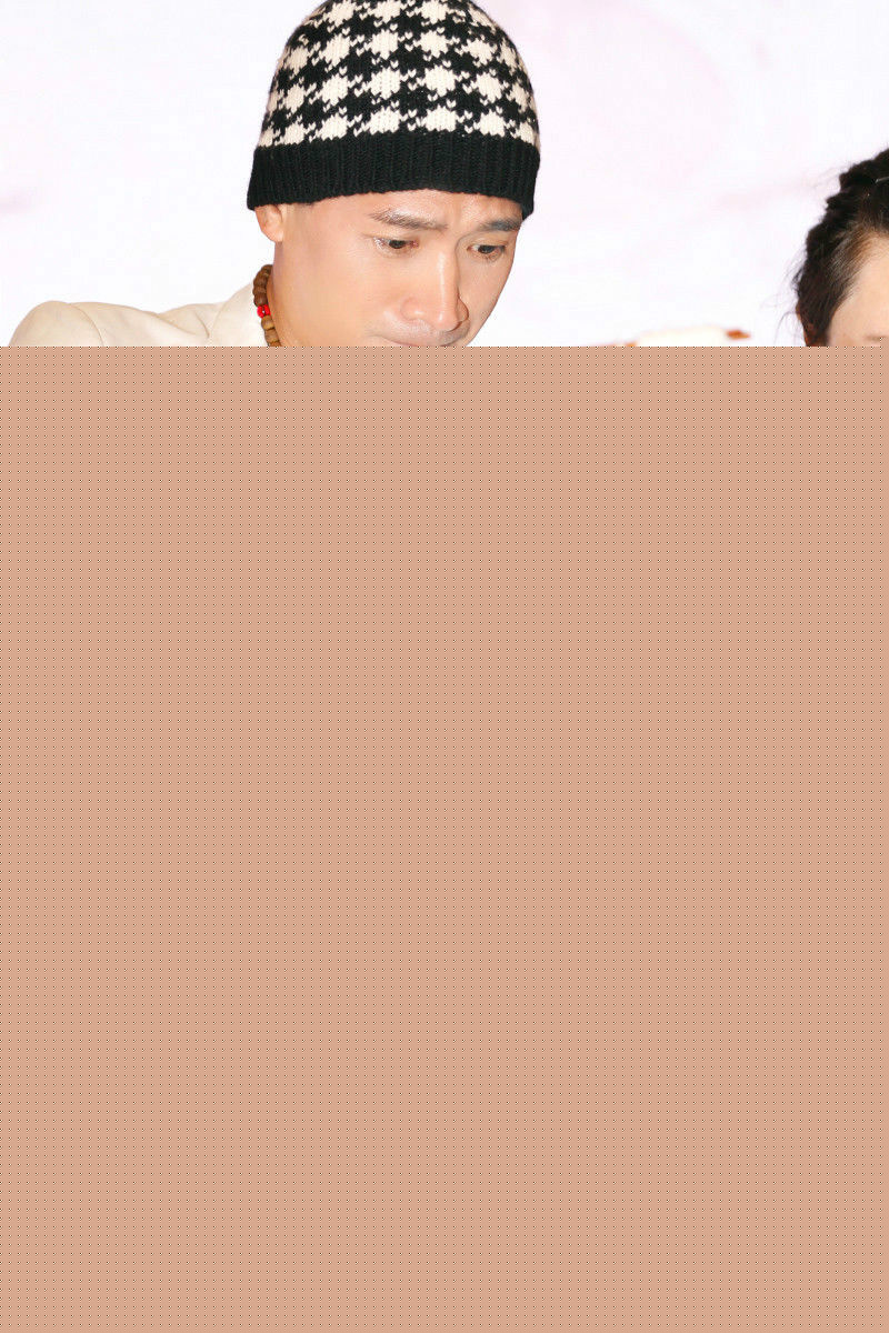 何晟铭(Michael)荷花节素颜照壁纸