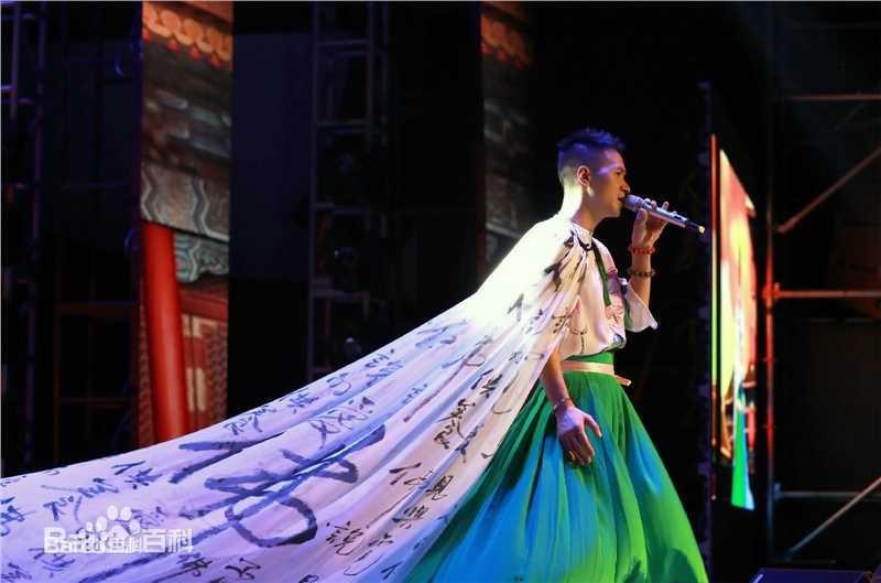 何晟铭(Michael)荷花节素颜照壁纸