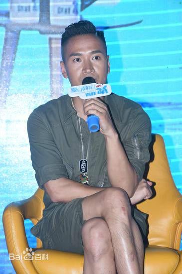 何晟铭(Michael)荷花节素颜照壁纸